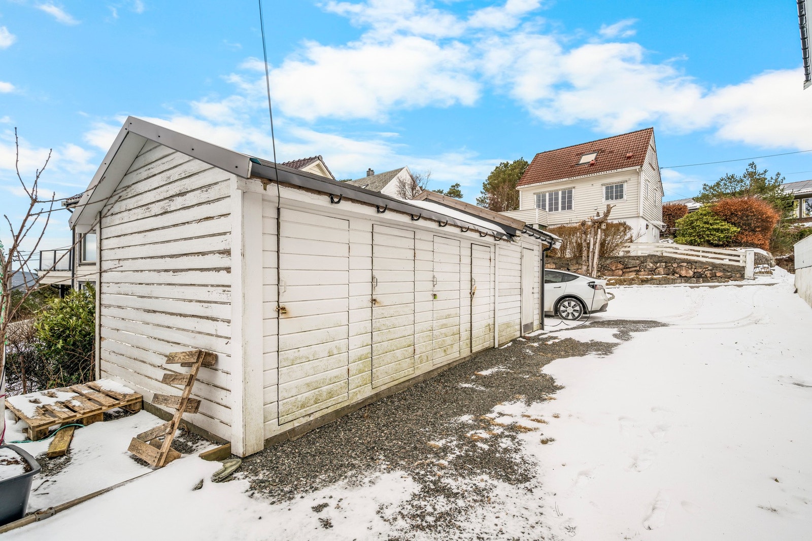 For ekstra oppbevaring har du en ekstern utebod på 3,0 m². Galleribilde