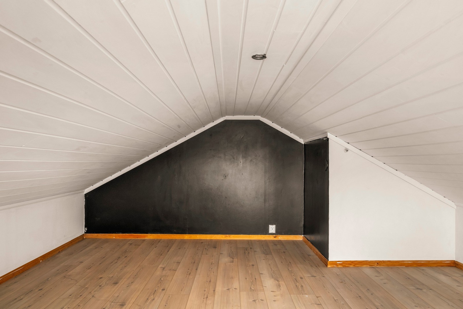 Seksjonen har eksklusiv bruksrett på loftet. Arealet er en del av fellesarealet. Galleribilde