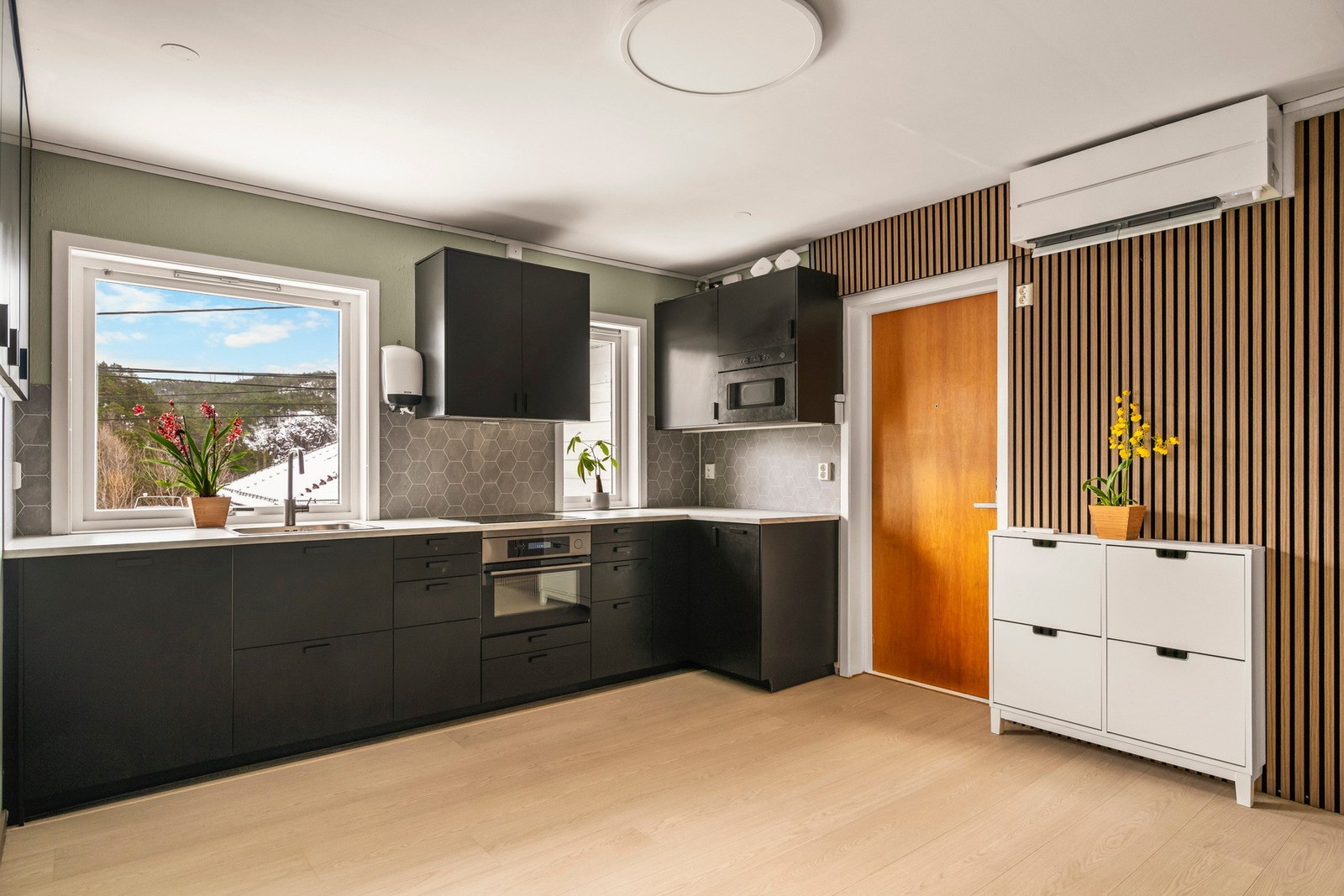 Det er installert varmepumpe og lagt nytt gulv i 2024/2025. Galleribilde