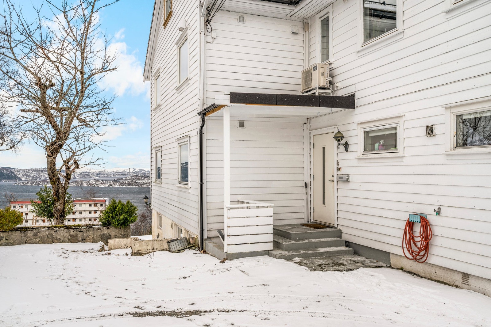 Fagerbakken 14 ligger fantastisk til i et attraktivt, veletablert og familievennlig boligområde i Eidsvåg. Galleribilde