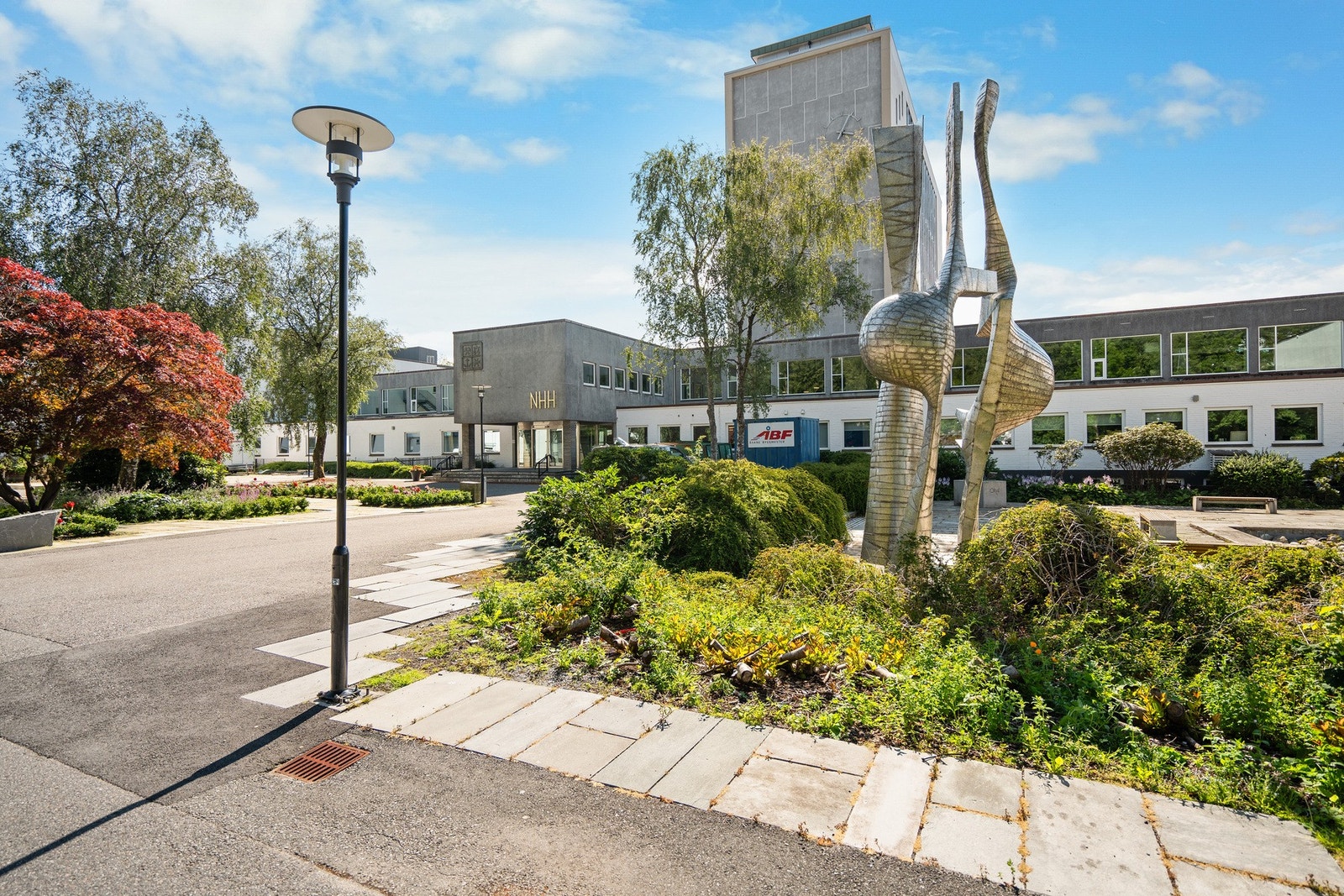 For studenter er det ca. 3 km sykkelavstand til NHH, eller 6 minutters kjøring. Galleribilde