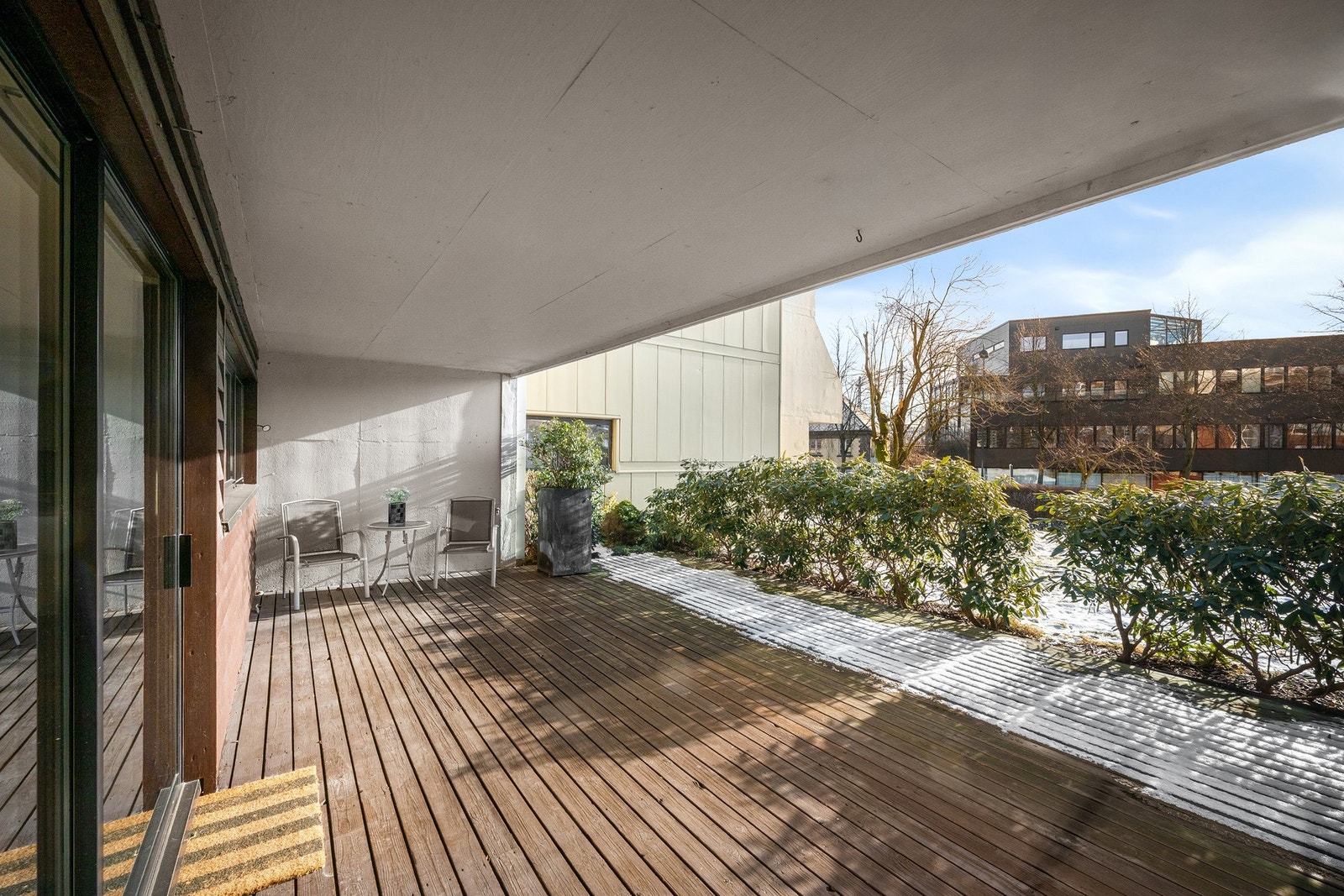 Her er det rikelig med plass til utemøbler Galleribilde