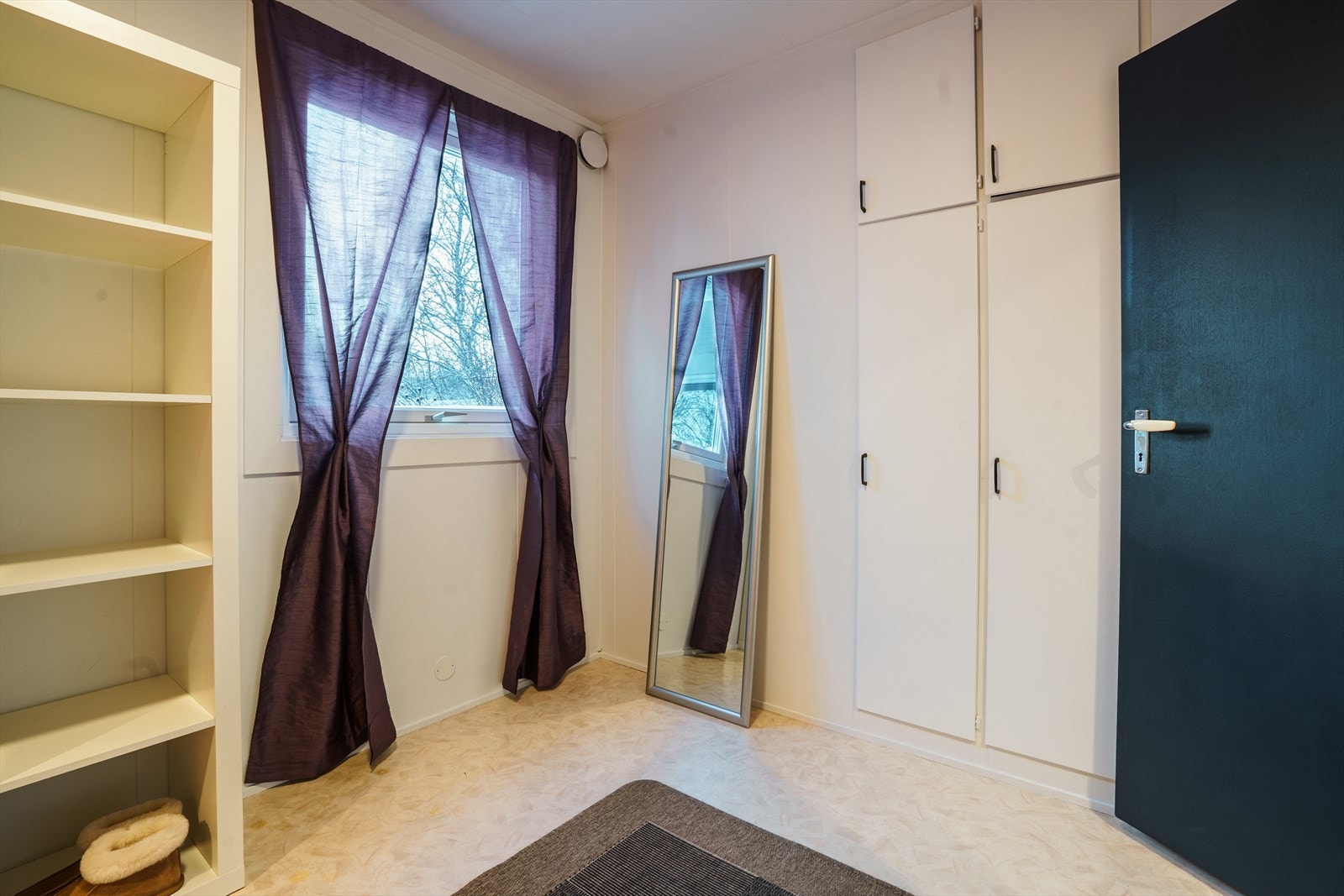 Lyst og trivelig soverom Galleribilde