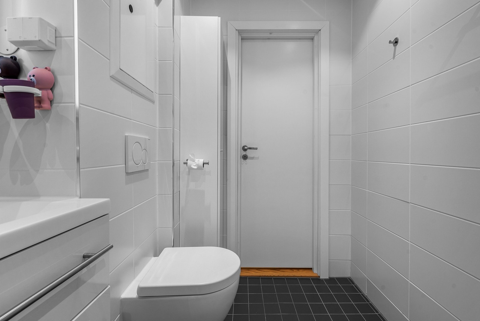 Fordelingsskap for rør-i-rør-system er plassert på badet. Baderommet ble pusset opp i 2022. Det foreligger faktura og bilder fra utført arbeid Galleribilde