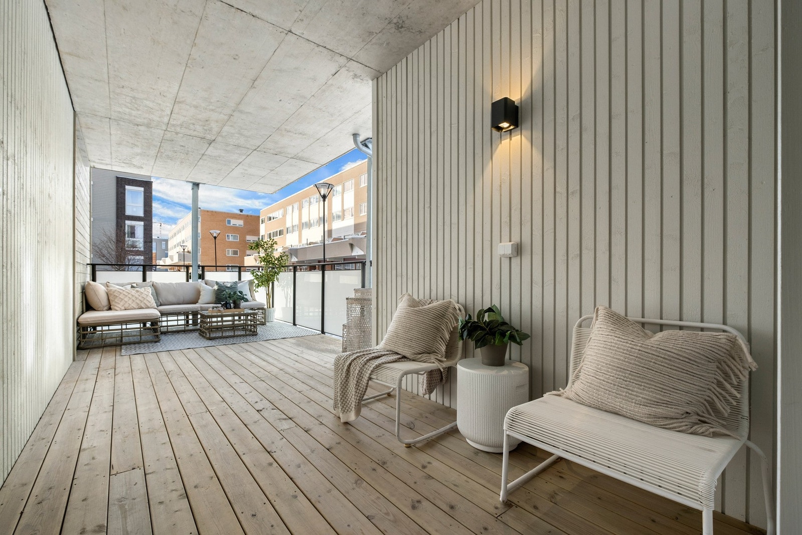 Stor terrasse på 19 kvm. Galleribilde