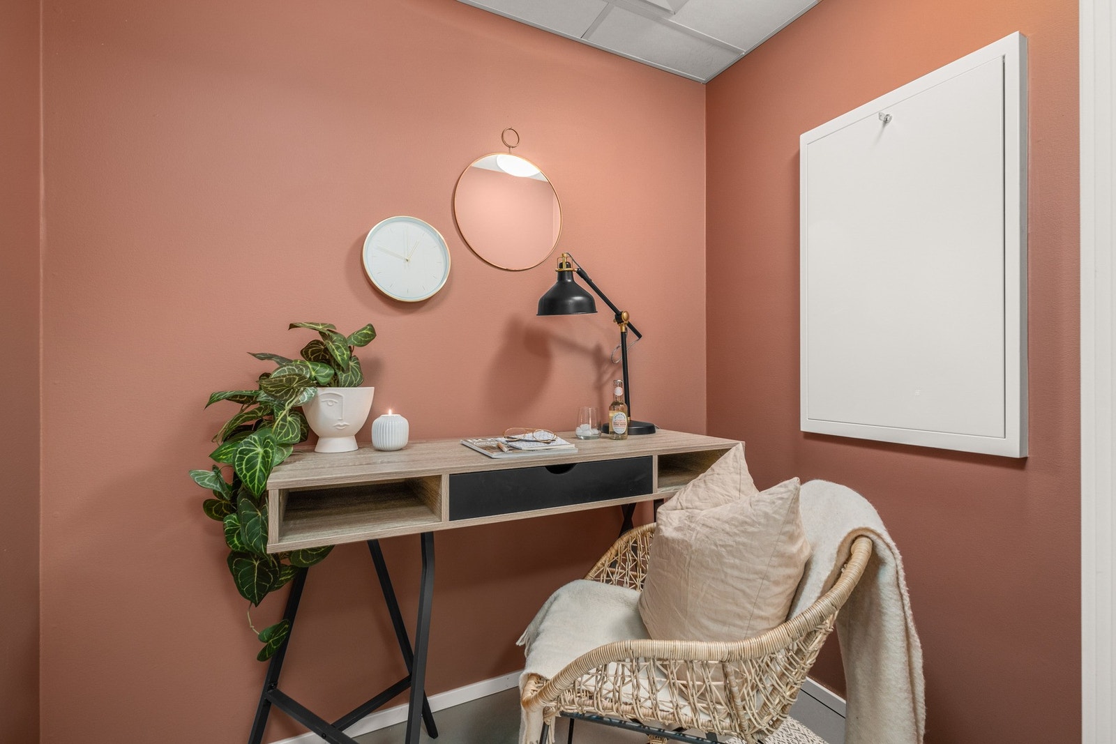 Bod/teknisk rom er i dag innredet som et lite kontor. Galleribilde