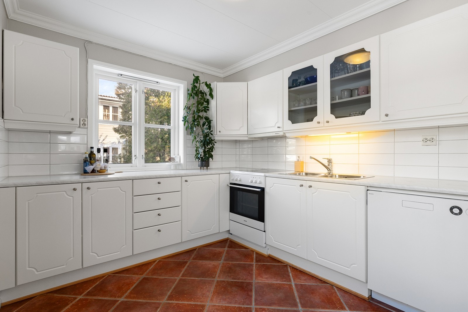 Godt med skap- og benkeplass Galleribilde