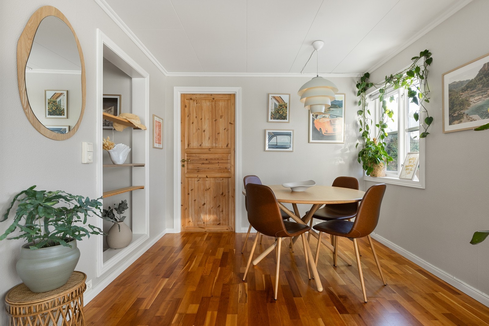 Fin plass til spisebord Galleribilde