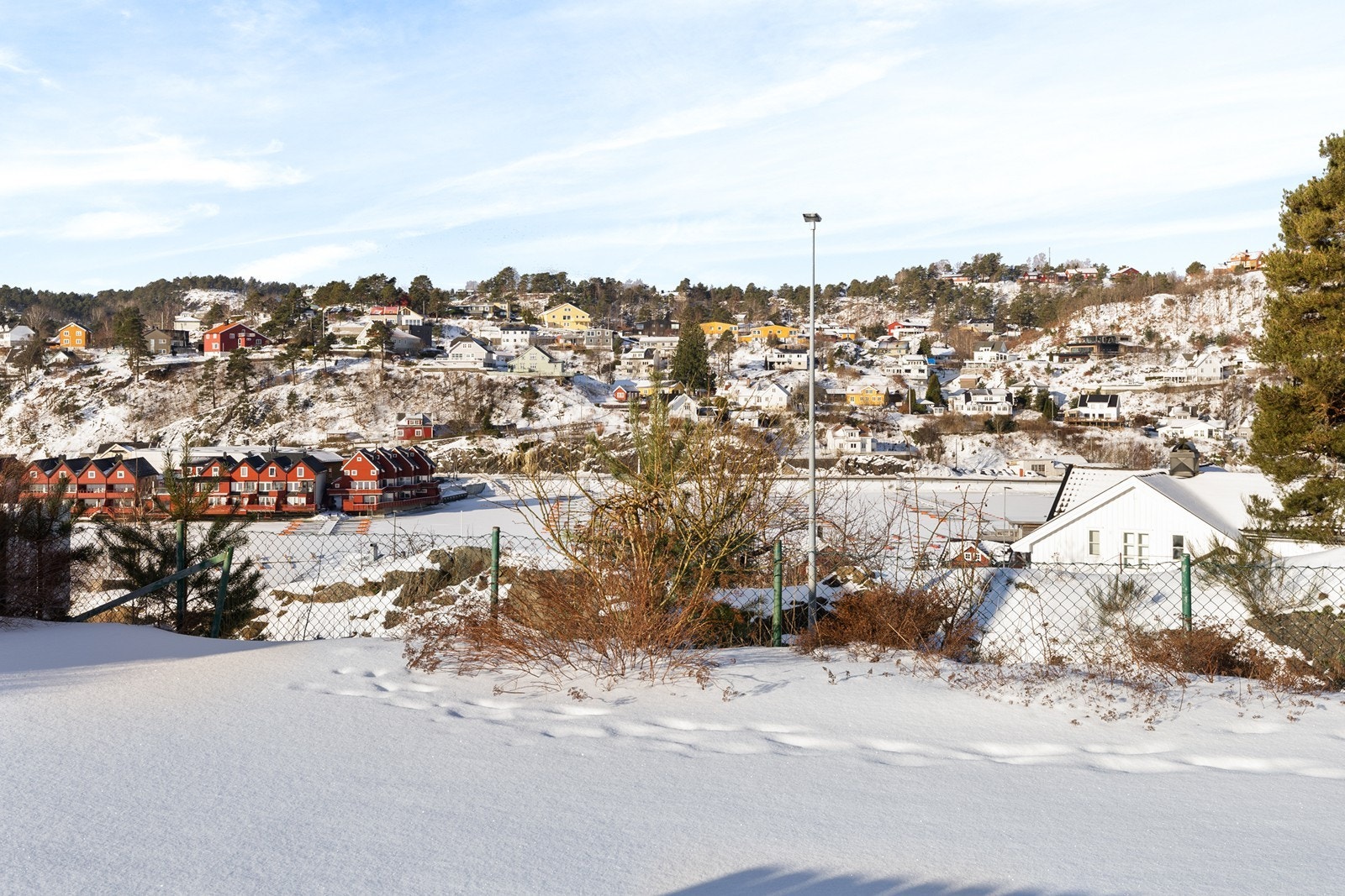 Sameiet har en enighet om at 1.etasje benytter hagen og vedlikeholder denne Galleribilde