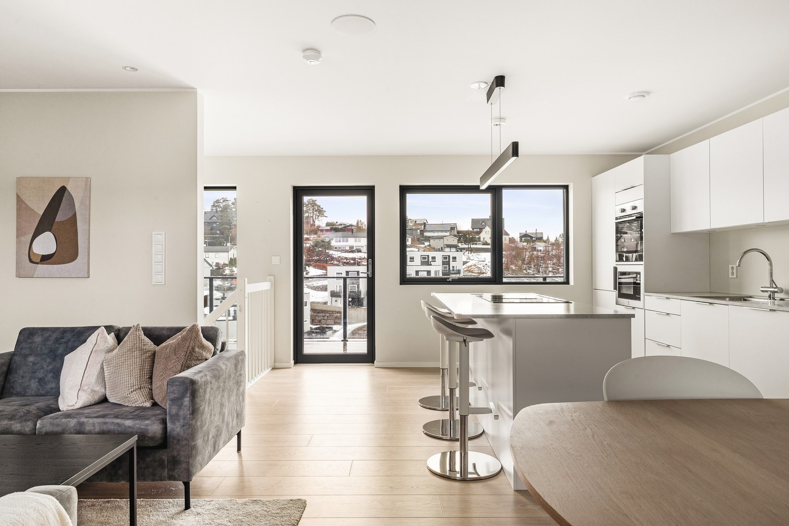 I denne etasjen har du to altaner på 13 og 12 kvm med utgang fra stue og kjøkken. Galleribilde