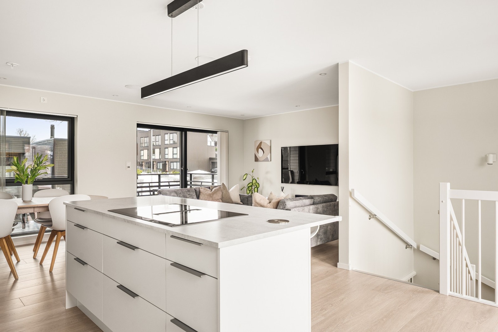 Integrerte hvitevarer består av kjøleskap, oppvaskmaskin, stekeovn og micro. Galleribilde