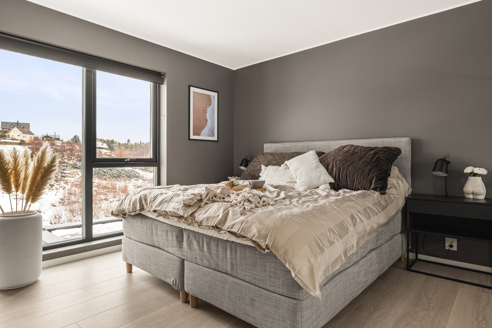 Hovedsoverommet måler hele 13,2 kvm og har god plass til dobbeltseng, nattbord på hver side og annet ønsket møblement. Galleribilde