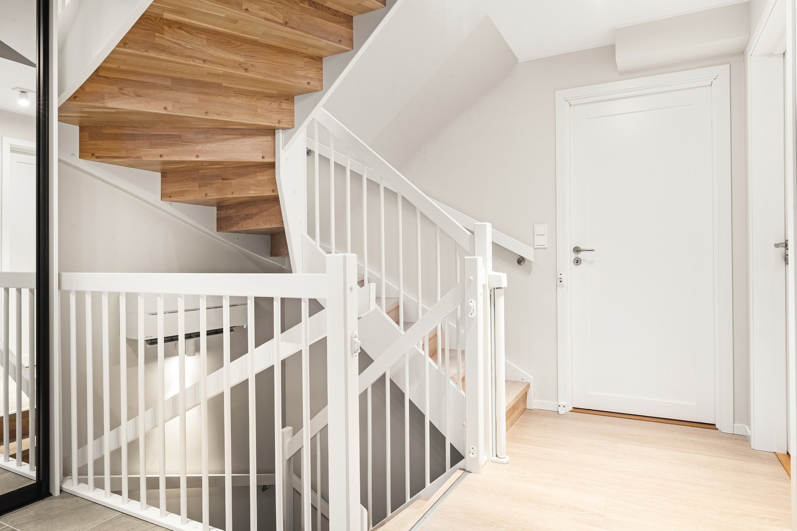 Vi beveger oss videre ned til 1. etasje. Galleribilde