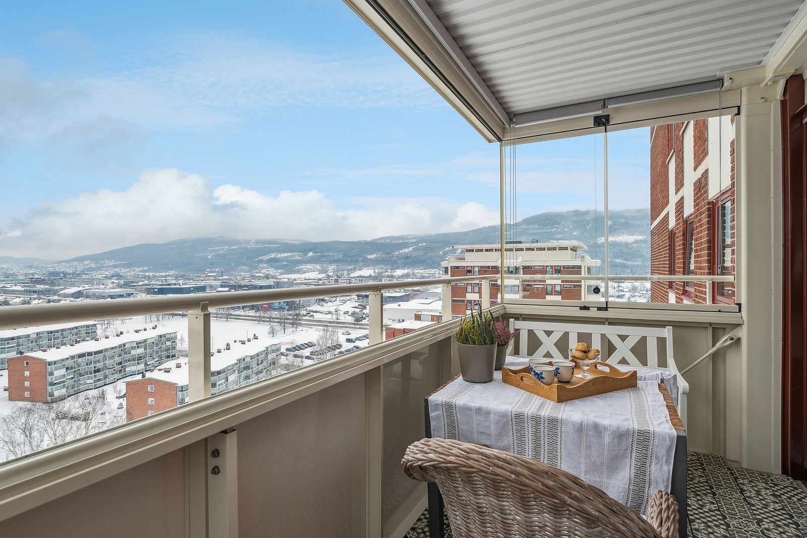 Perfekt for avslapning og hyggelige stunder samt ideelt sted for morgenkaffe eller kveldshygge. Galleribilde