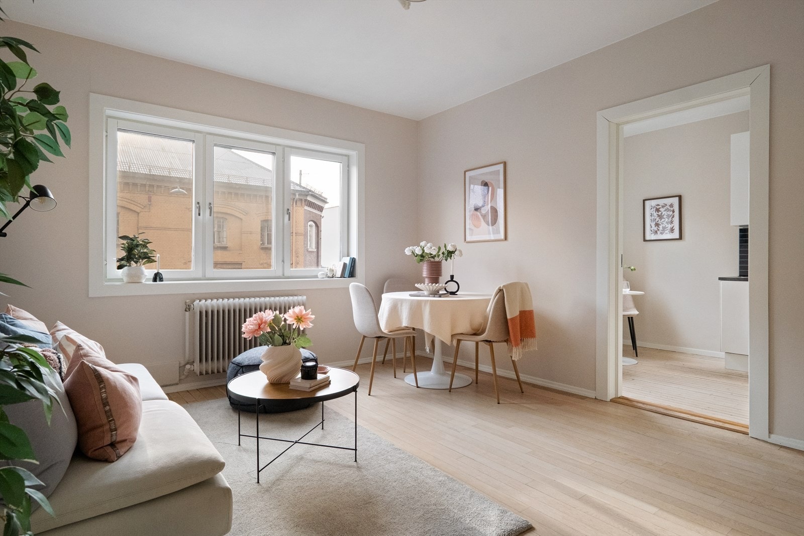 Nordvik v/Moestue har gleden av å presentere en lys og hyggelig 1(2)-roms leilighet som er en perfekt inngangsbillett til boligmarkedet. Husk visningspåmelding! Foto: Rullende Fotograf AS. Galleribilde