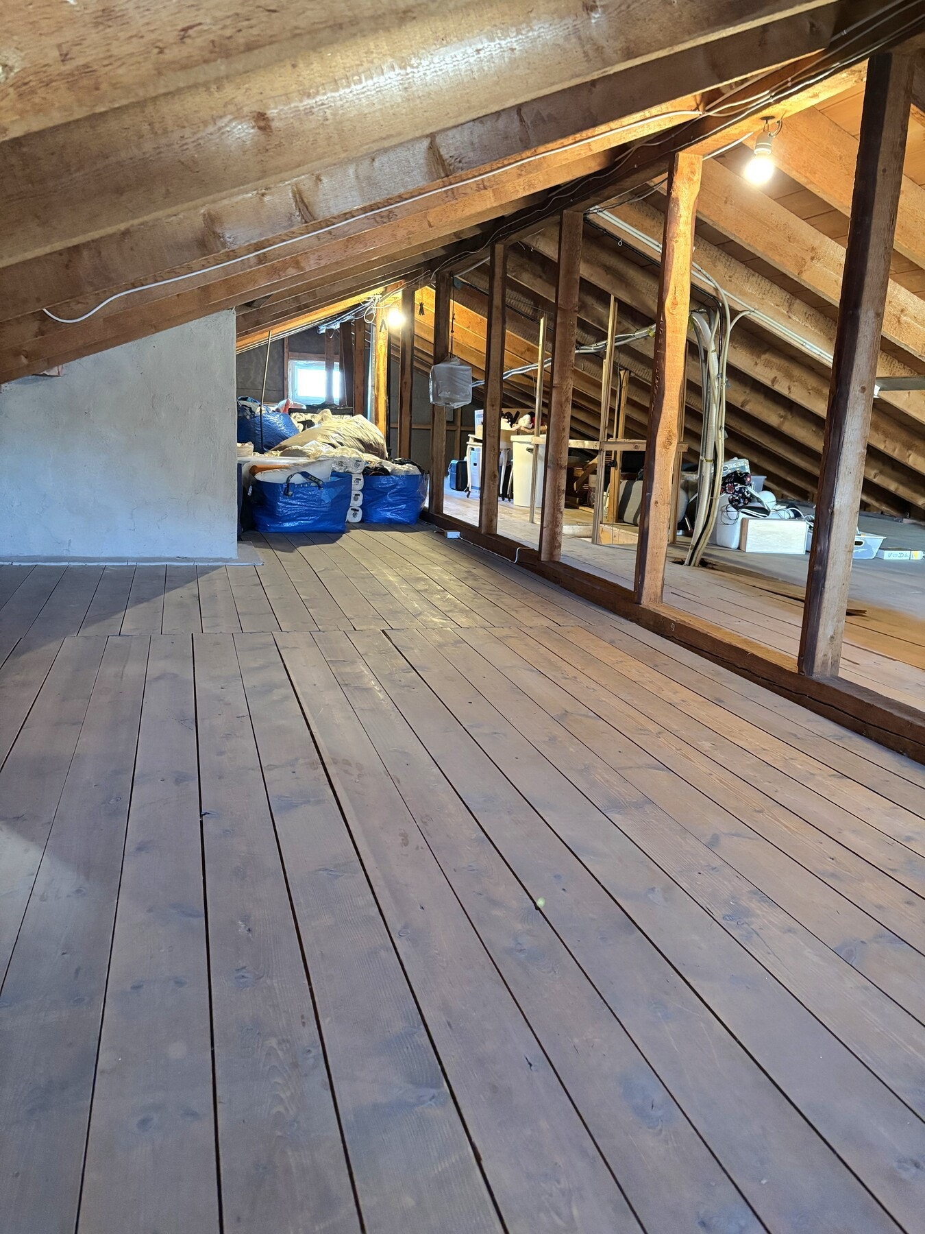 Stort lagringsloft på ca 100 kvm. Galleribilde