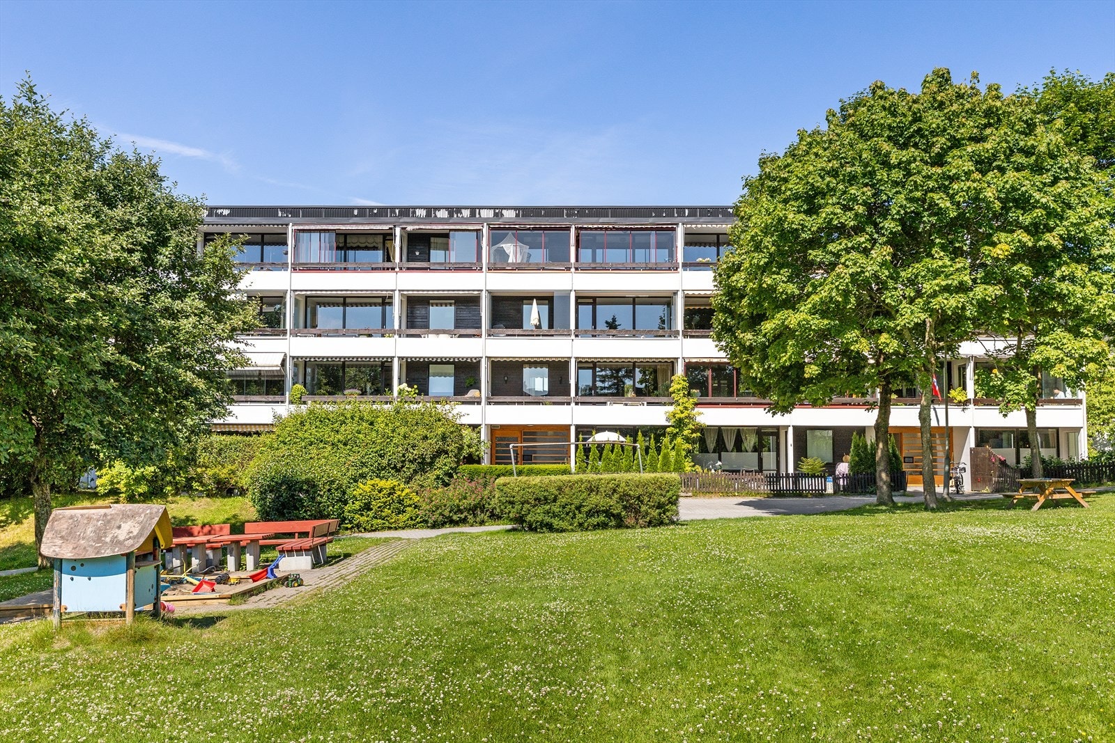 Området er barnevennlig, og det er kort gangavstand til skole og barnehage. Galleribilde