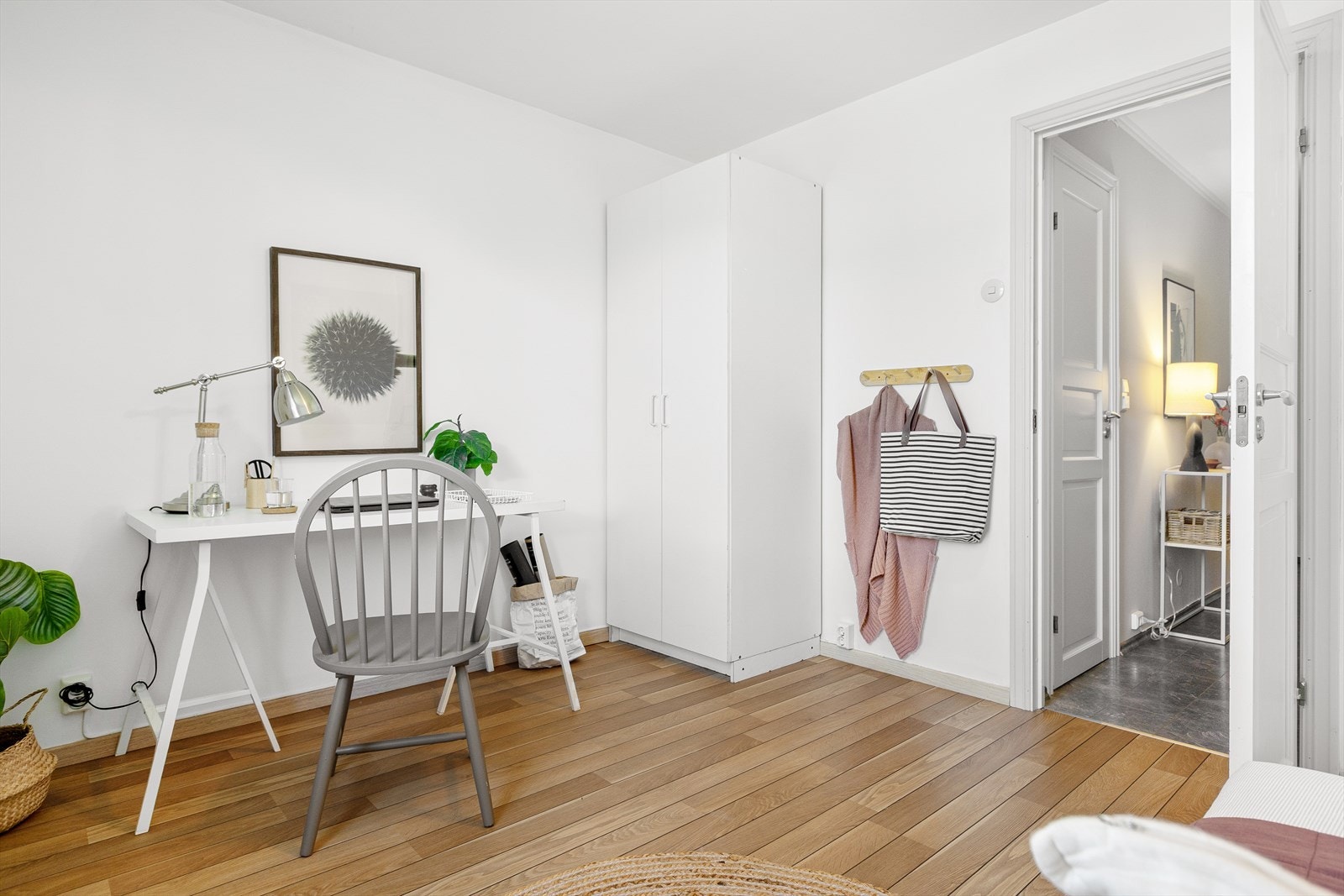 Begge soverommene har garderobeløsninger. Galleribilde