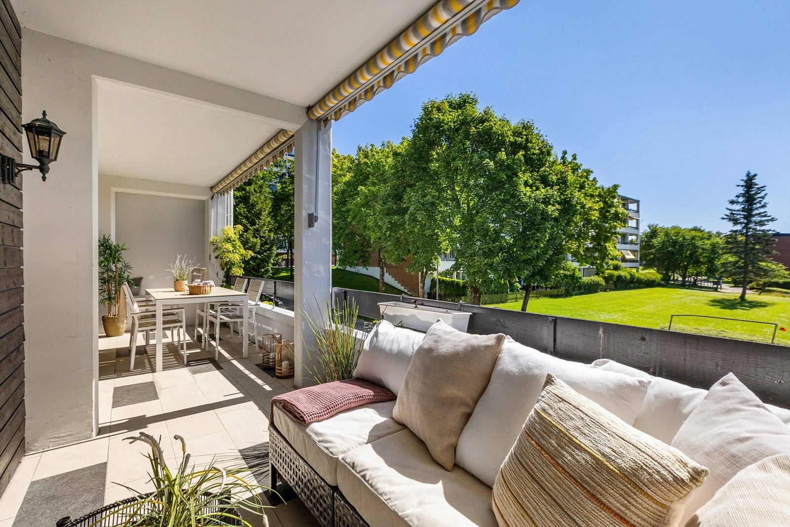 Velkommen til Landingsveien 112, en lys og trivelig 3-roms leilighet i andre etasje. Galleribilde