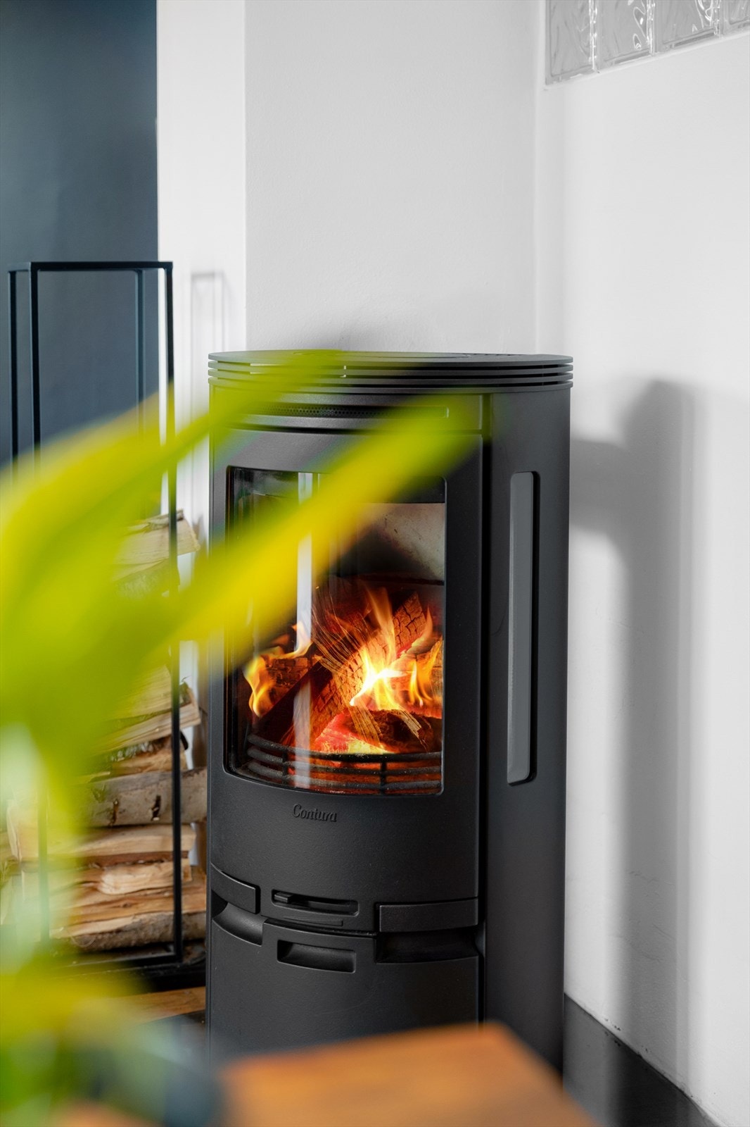 Vedovn i stuen gir jevn varme og koselig atmosfære. Galleribilde