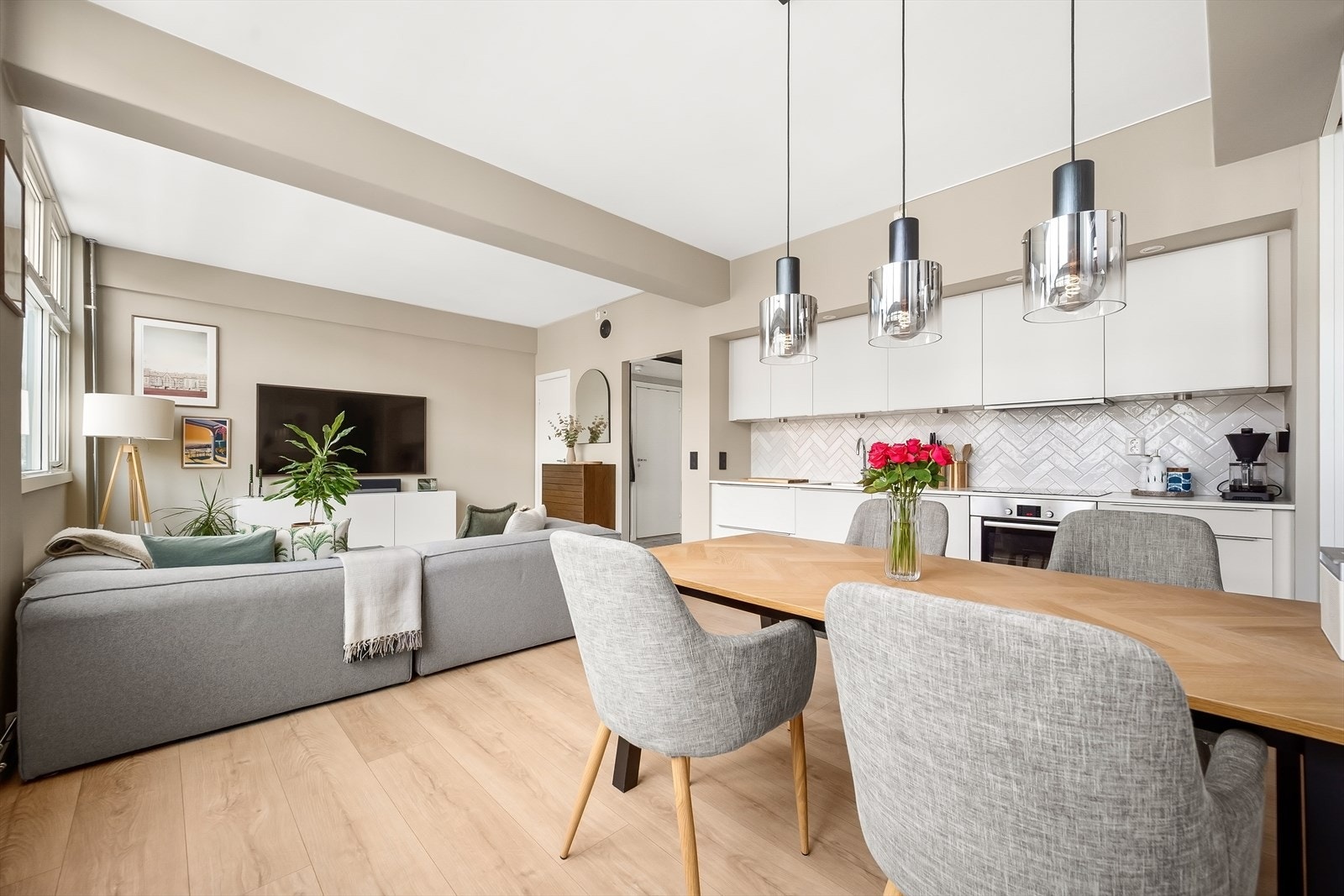 Moderne og stilrent HTH-kjøkken. Galleribilde