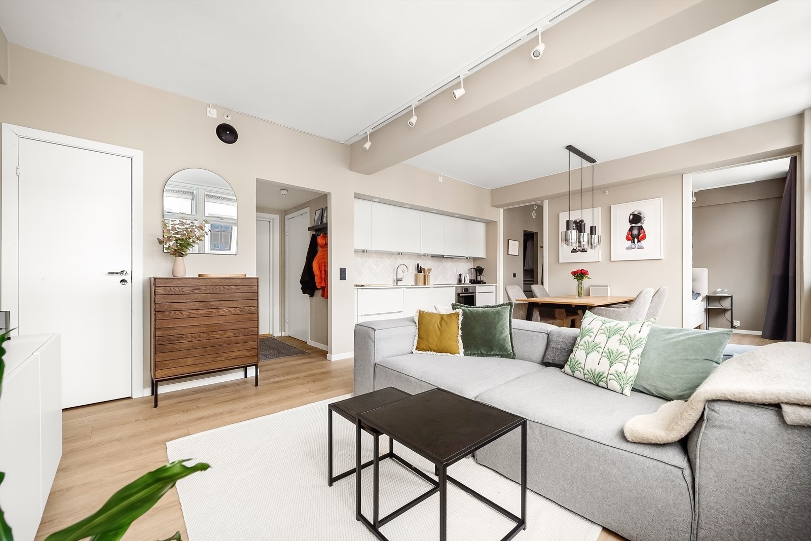 Rommet har en naturlig planløsning og innredes enkelt i ulike soner. Galleribilde