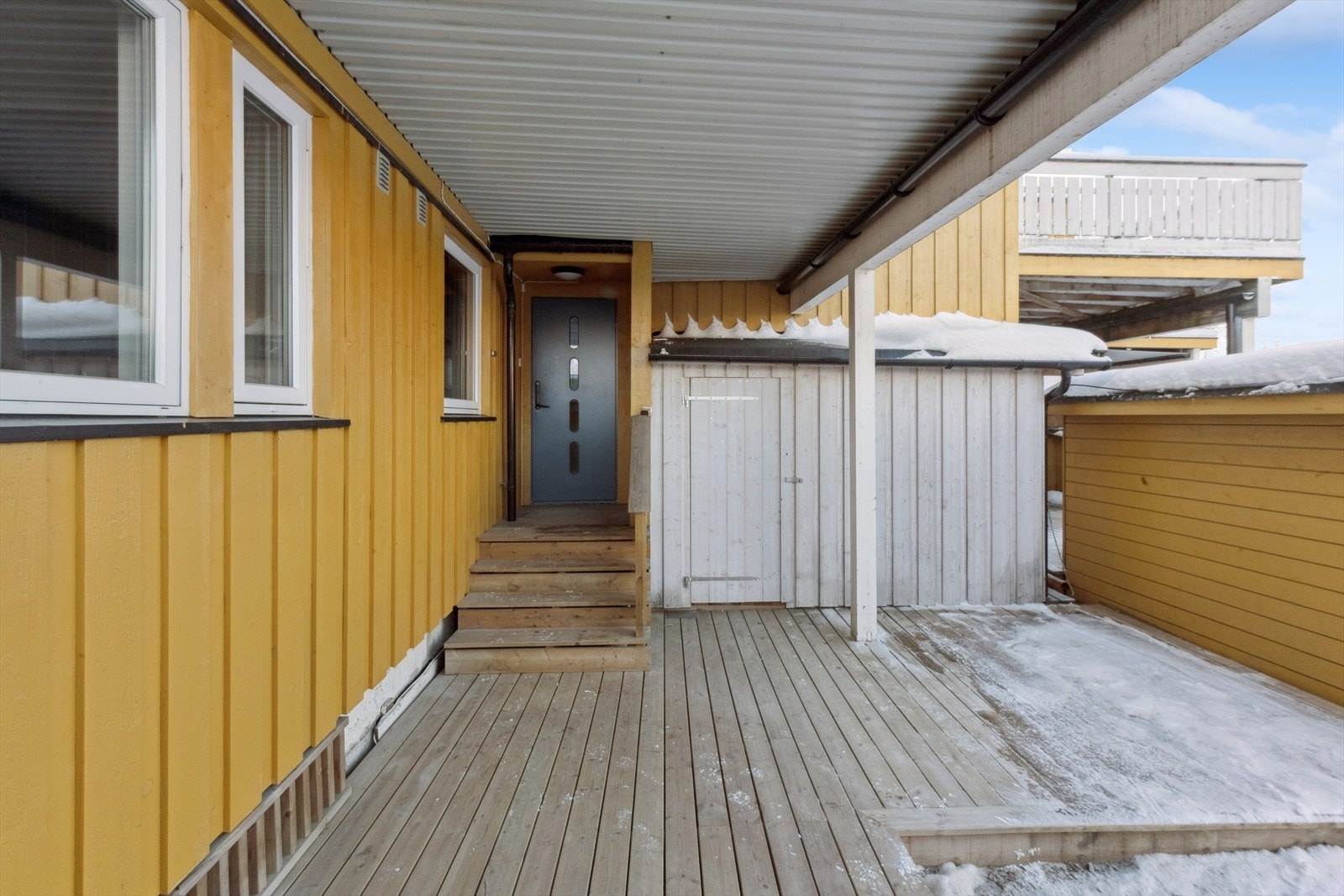 Overbygget Inngangsparti - Her finner du også en utvendig bod Galleribilde