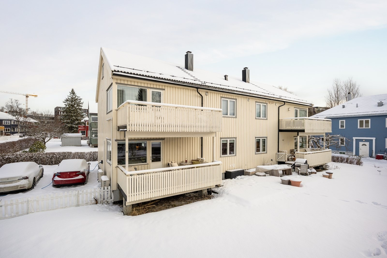 Borettslaget har en opparbeidet og frodig felles hage som kan benyttes fritt av beboerne. Galleribilde