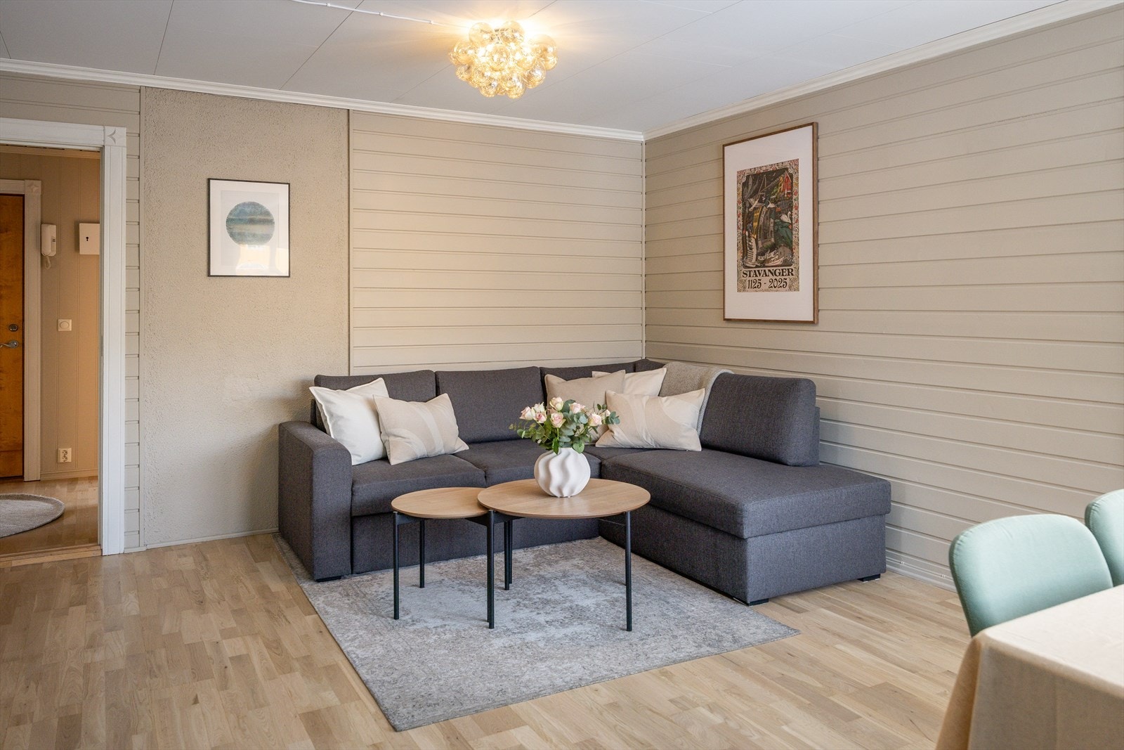 Her bor du i nærhet til NTNU Handelshøyskolen, NTNU Gløshaugen, St. Olavs hospital, Helgasetr og Teknostallen. Det er også kort vei til Trondheim sentrum med "alt" av fasiliteter. Galleribilde