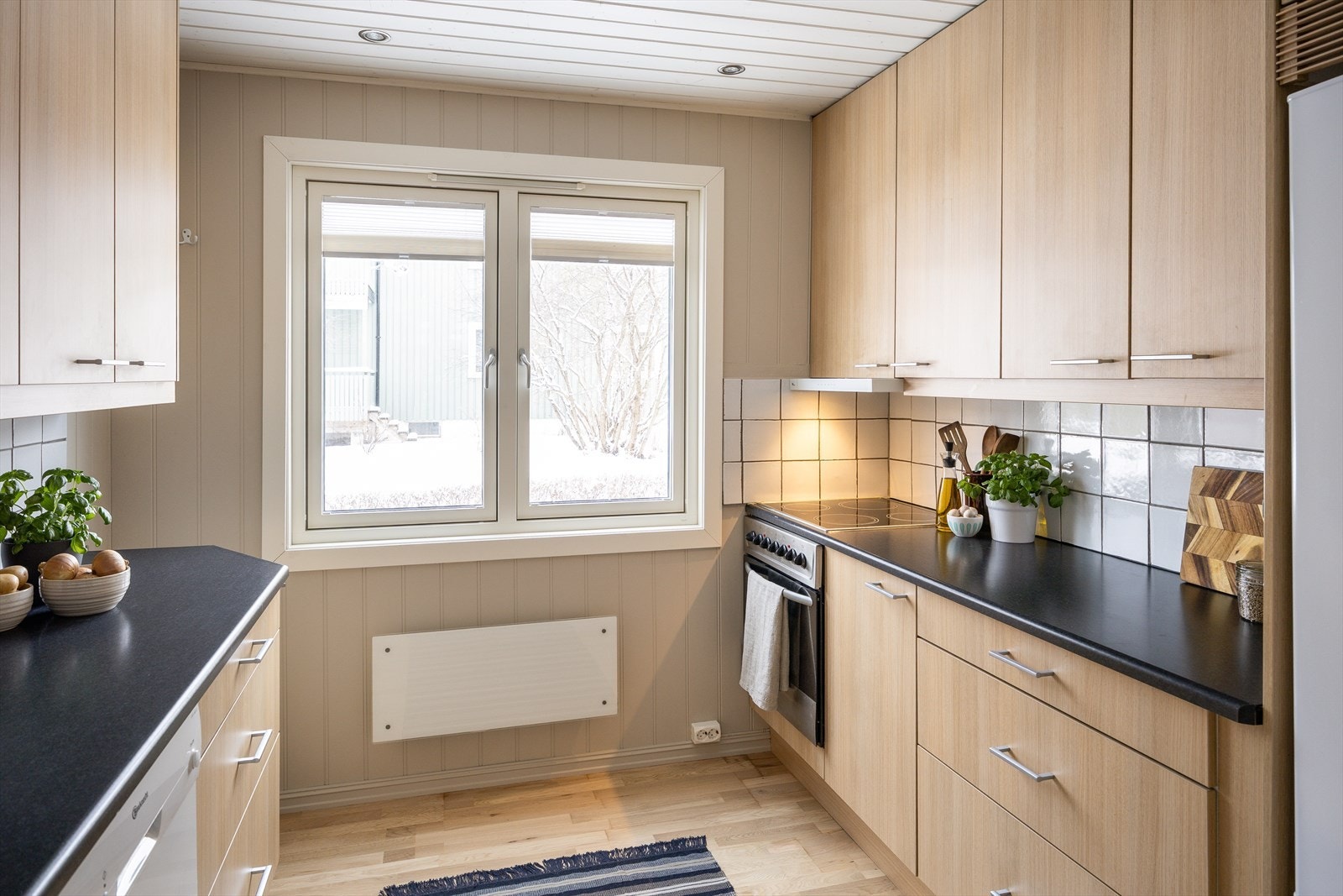 Kjøkken på ca. 7m² og er vurdert til tilstandsgrad 1 av takstmann. Galleribilde