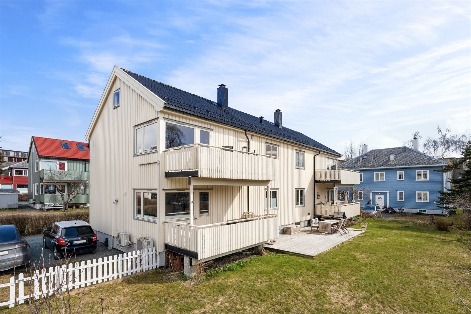 Om sommeren kan du nyte solen fra ettermiddag til kveld. Galleribilde