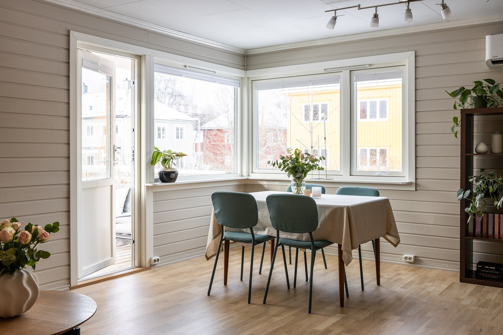 Like i nærheten finner man gode kollektivtilbud med hyppige avganger på både metrobusser, rutebusser og flybuss. Galleribilde