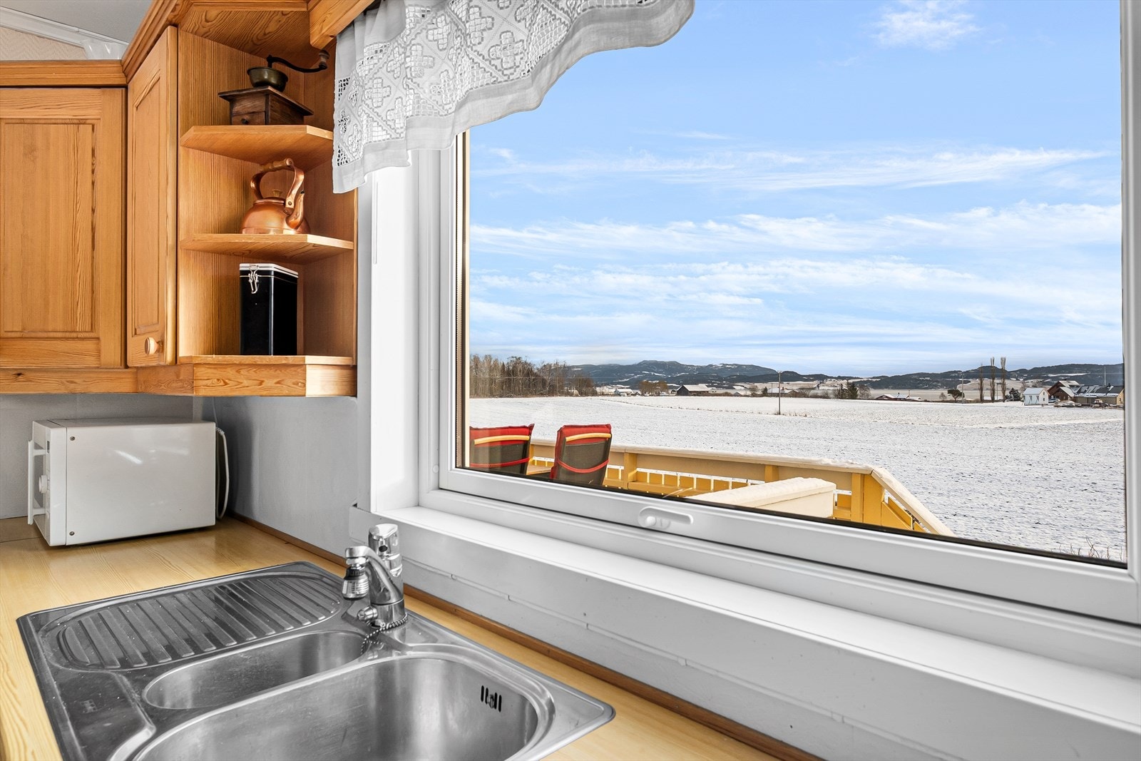 Utsikt fra kjøkkenvinduet Galleribilde