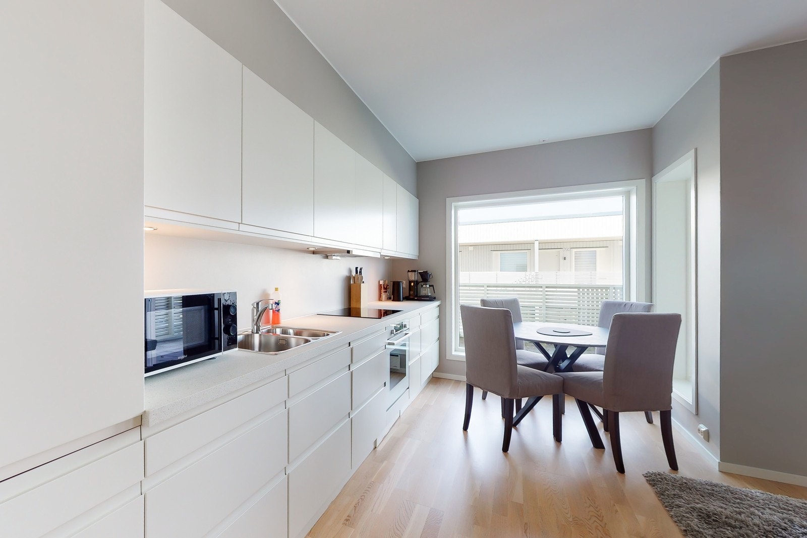 Kjøkken med sittegruppe. Galleribilde