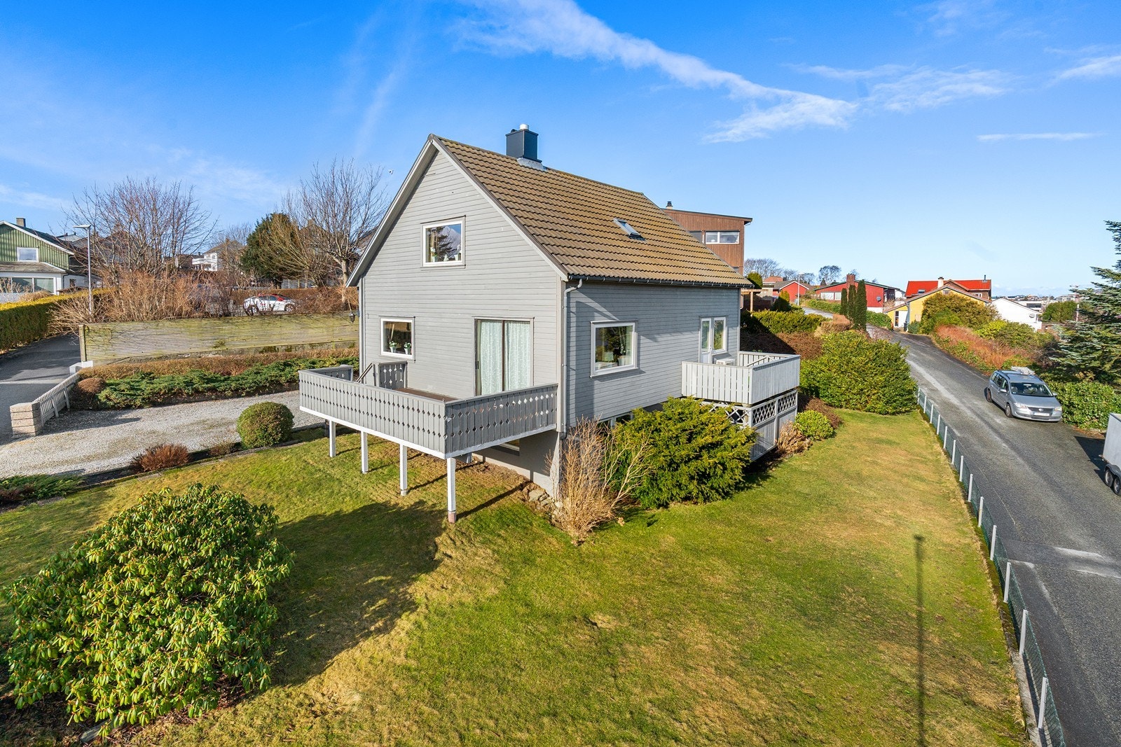 Maudalsgata 3 ligger i et av de mest populære og attraktive områdene i Sandnes. Området på Trones er sentralt, rolig og veletablert. Galleribilde