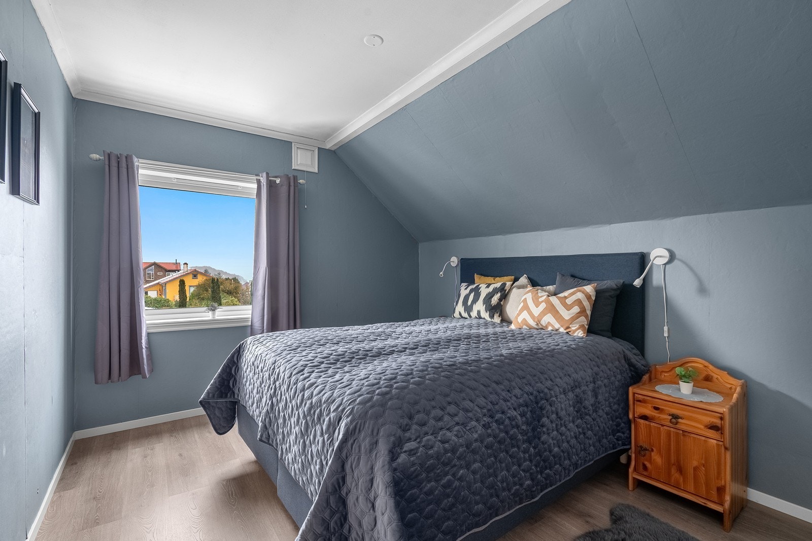 Hovedsoverommet ligger i andre etasje og har god plass til seng. Galleribilde