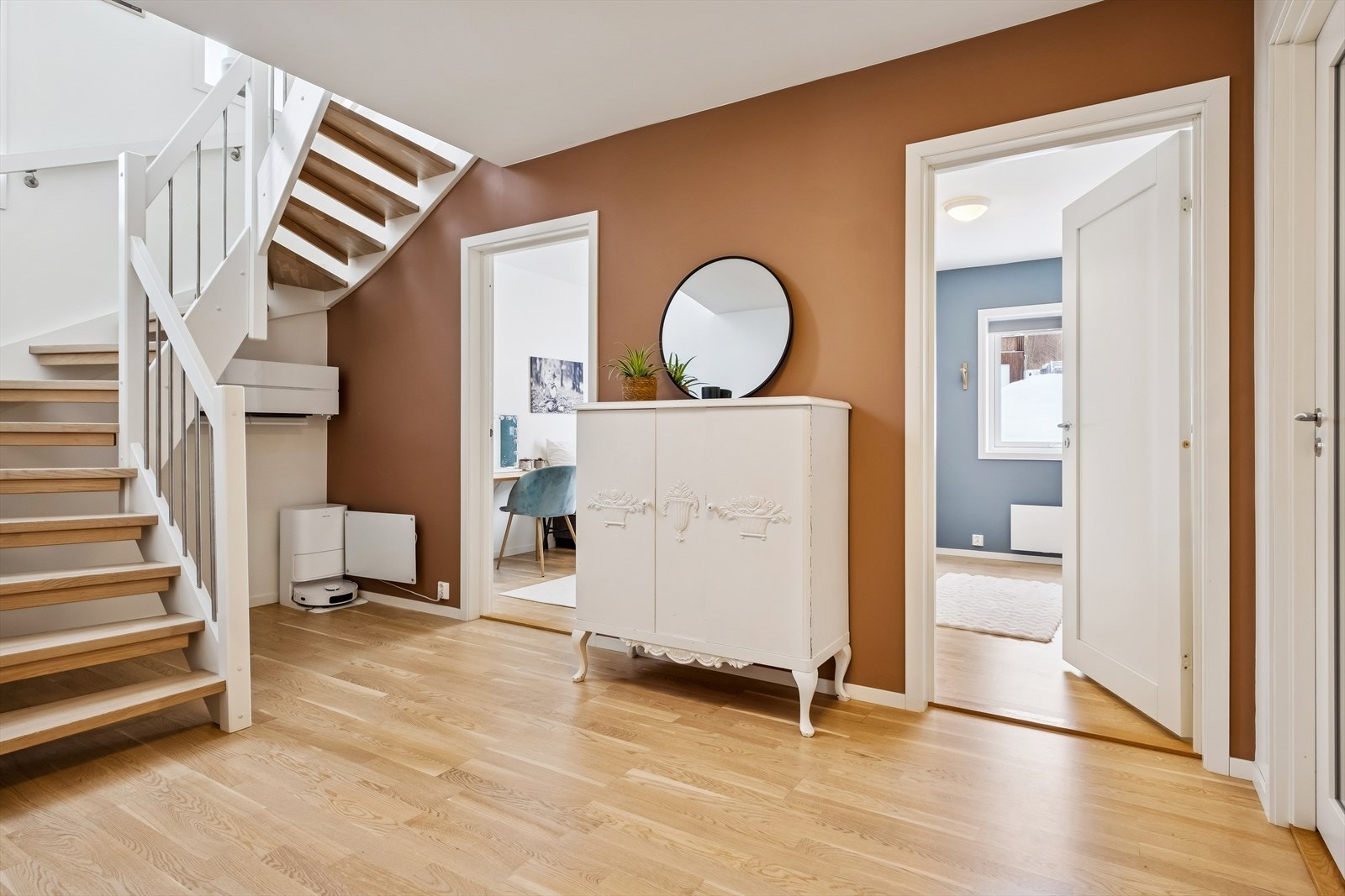 Trapperomsgang/hall 1 etg Galleribilde