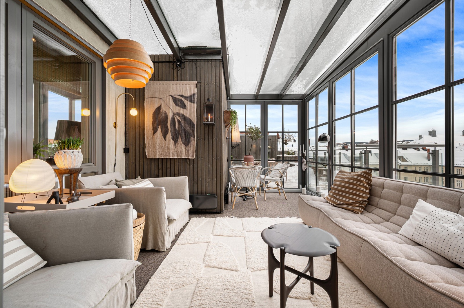 Flott utestue som forlenger sommeren, og har gode møbleringsmuligheter. Galleribilde