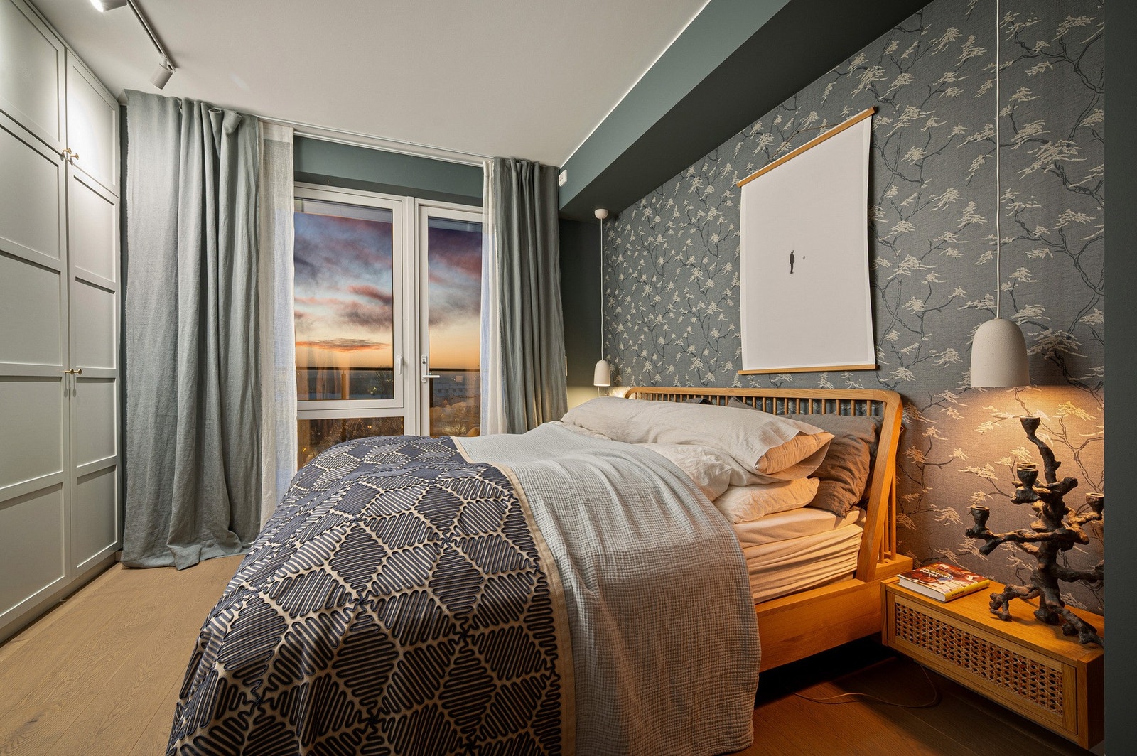 Hovedsoverom på 15,4 kvm med god plass til dobbeltseng og garderobeskap. Galleribilde