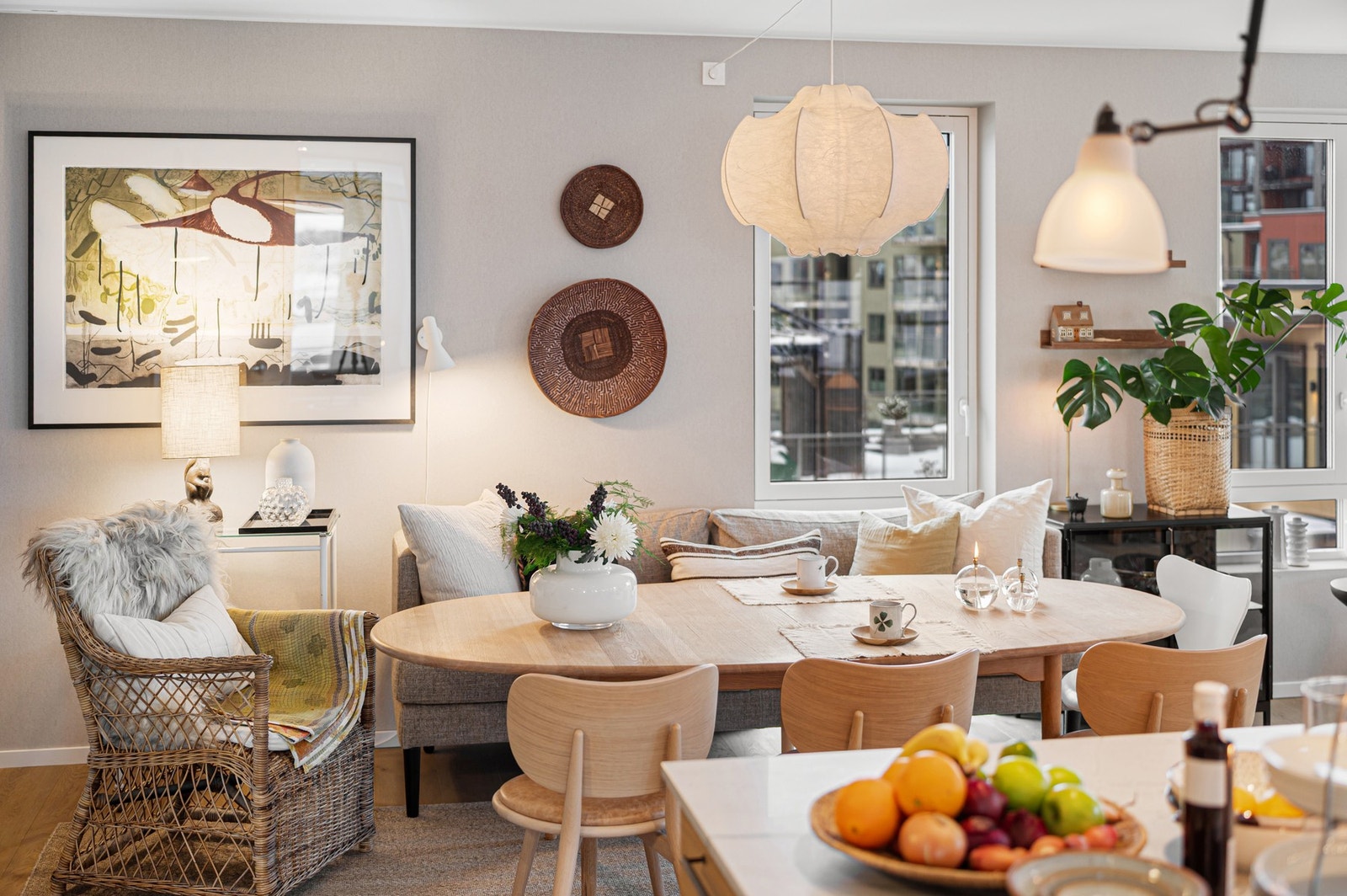 Spisebordet finner sin naturlige plassering ved kjøkkenet. Galleribilde