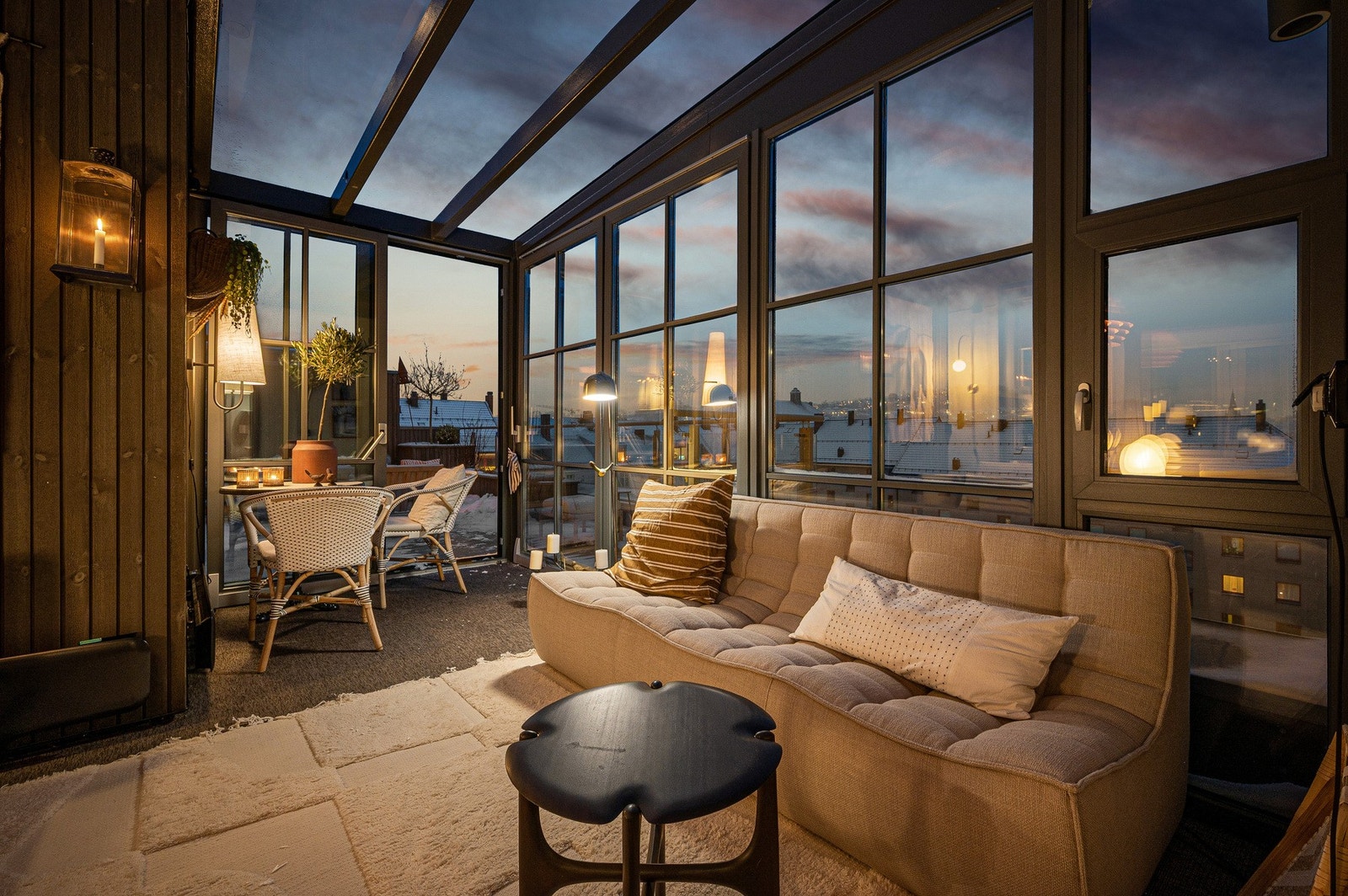 Innglasset balkong er på 13,9 kvadratmeter. Galleribilde