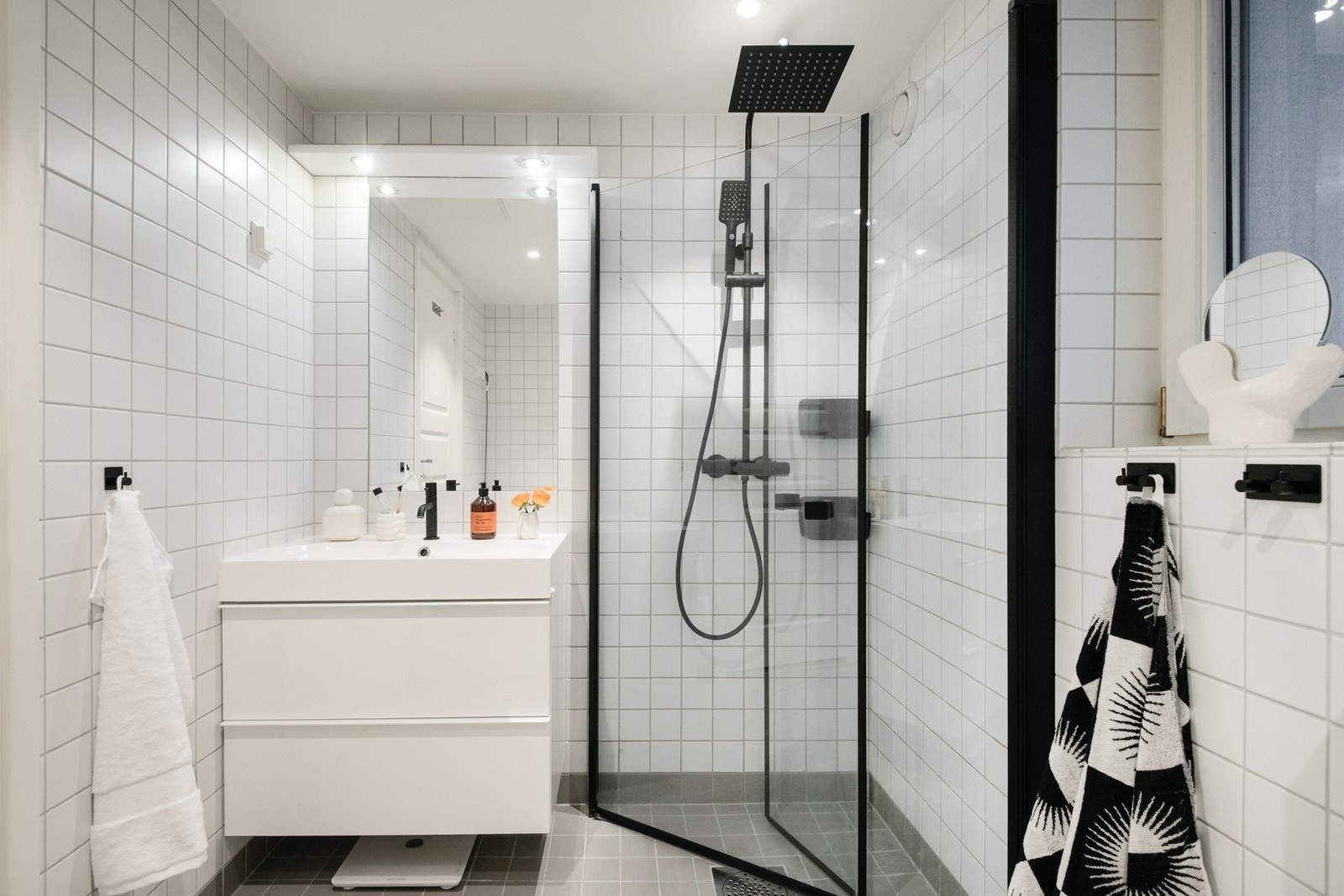 Pent, flislagt baderom med gulvvarme. Galleribilde