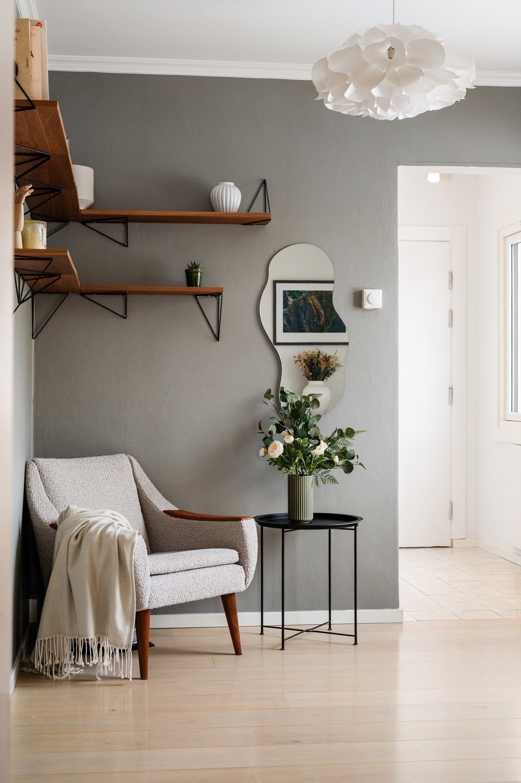 Her et det blant annet plass til både kontorpult og sittegruppe. Galleribilde