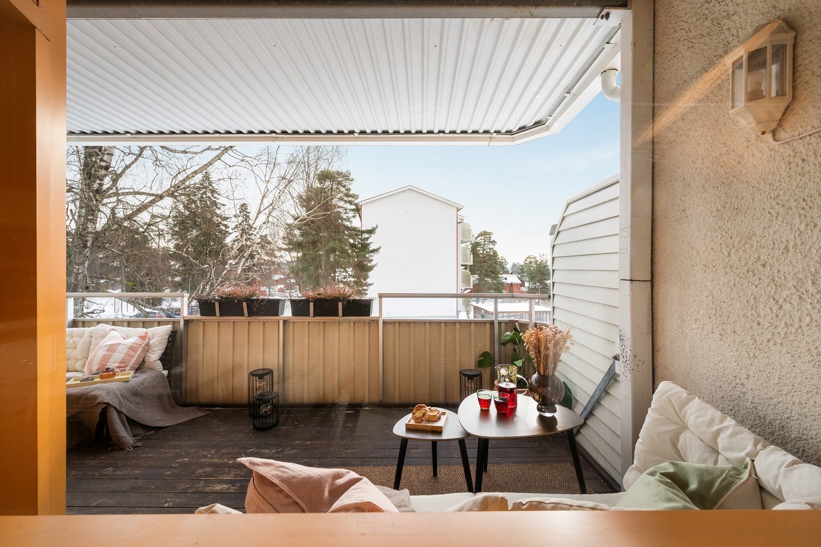 Balkongen er romslig, ca. 11 kvm, og har en attraktiv sydvendt beliggenhet. Galleribilde