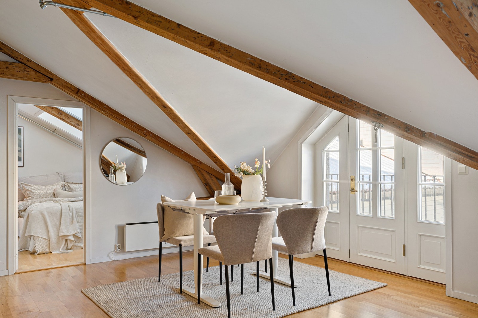 Spiseplassen gir god rom for ønsket spiseseksjon og hyggelige måltider. Galleribilde