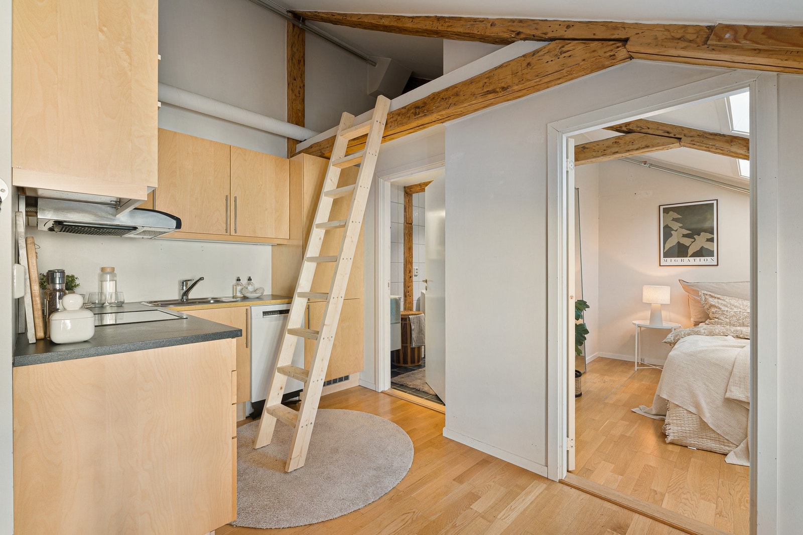 Felleskostnadene inkluderer blant annet TV og internett, kommunale avgifter, bygningsforsikring, strøm i fellesarealer samt avsetning til fremtidig vedlikehold av eiendommen. Galleribilde