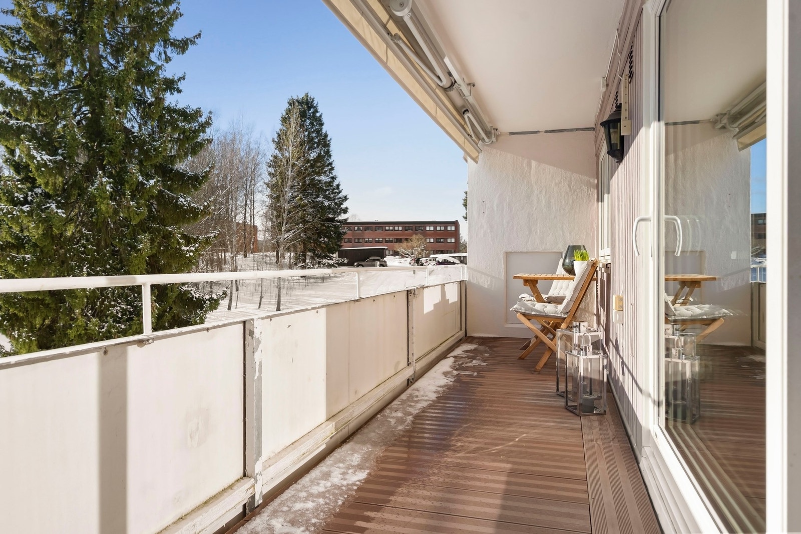 Her har du god plass til sittegruppe, grill og dekorativ beplantning, Galleribilde