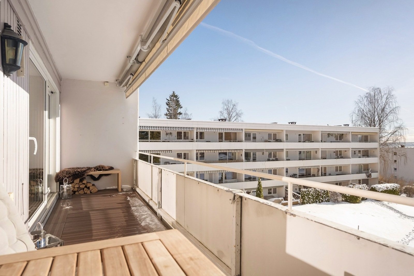 Her har du god plass til sittegruppe, grill og dekorativ beplantning, Galleribilde