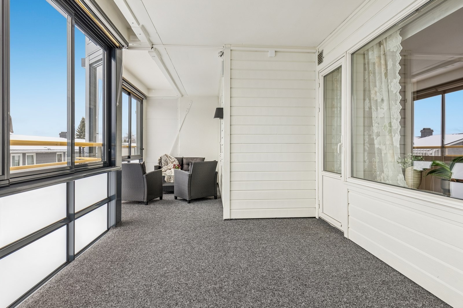 Innglasset balkong fra 2021 med gode solforhold. Galleribilde