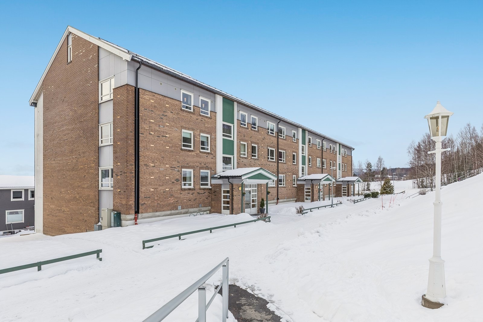 Veldrevet borettslag! Borettslaget har gjort rørfornying og flere bygningsarbeider under årene. Galleribilde